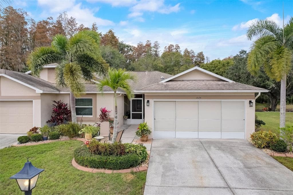 1924 GRAND CYPRESS LANE SUN CITY CENTER, FL 33573