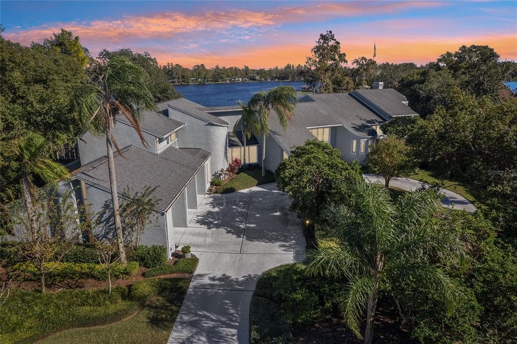 806 TARAY DE AVILA TAMPA, FL 33613