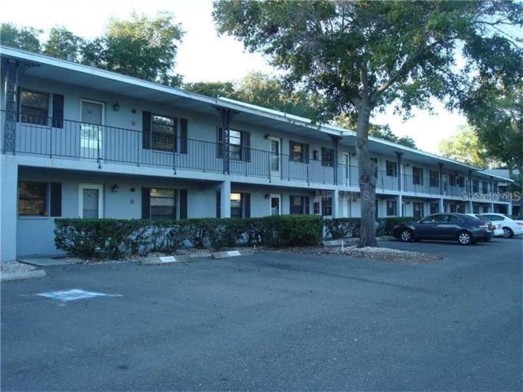 101 LAKE AVENUE NE UNIT 220 LARGO, FL 33771