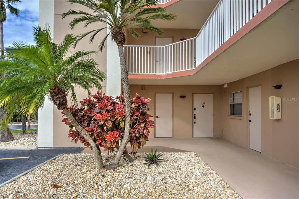 1847 SHORE DRIVE S UNIT 101 SOUTH PASADENA, FL 33707