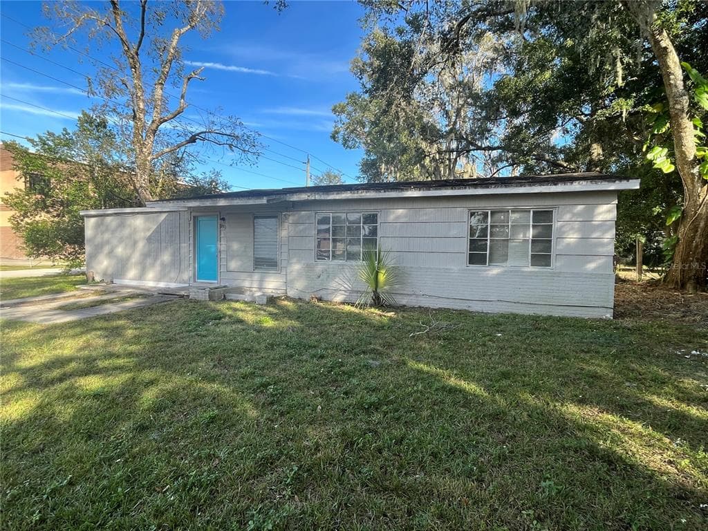 1801 S HOLLY AVENUE SANFORD, FL 32771