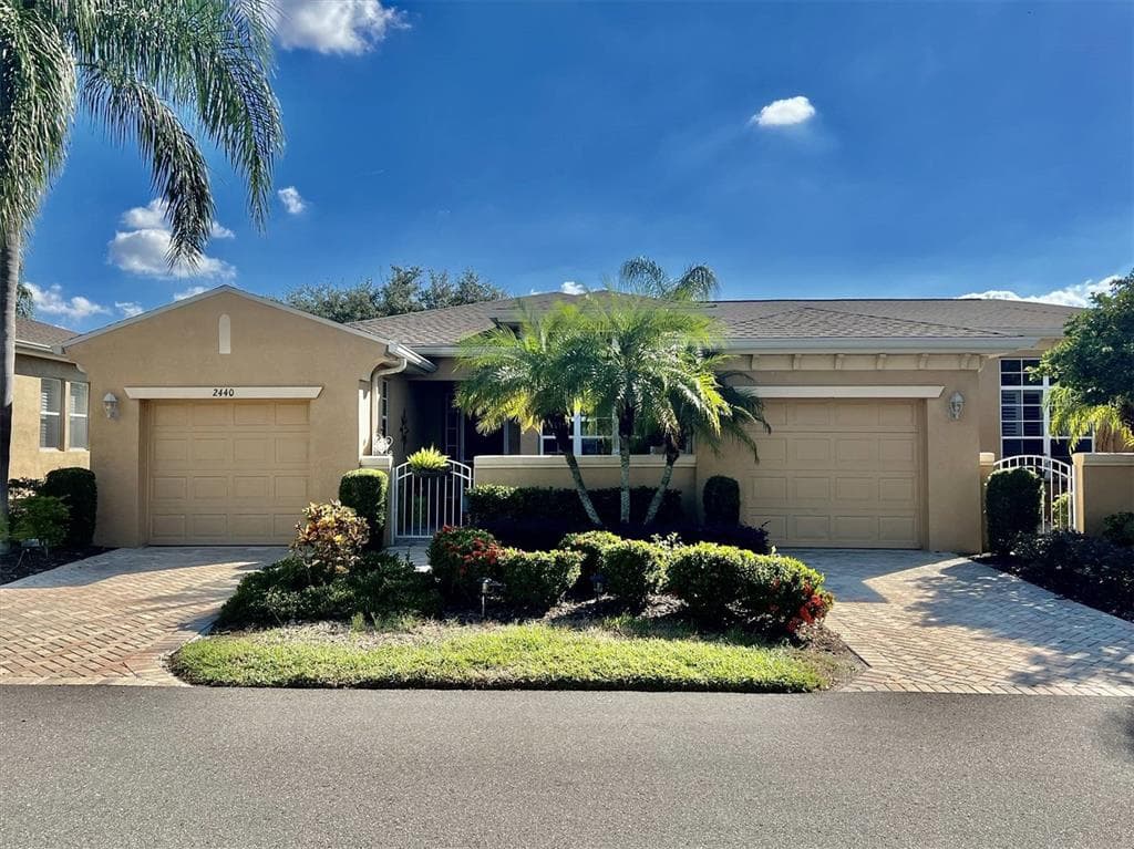 2440 KENSINGTON GREENS DRIVE UNIT 19 SUN CITY CENTER, FL 33573
