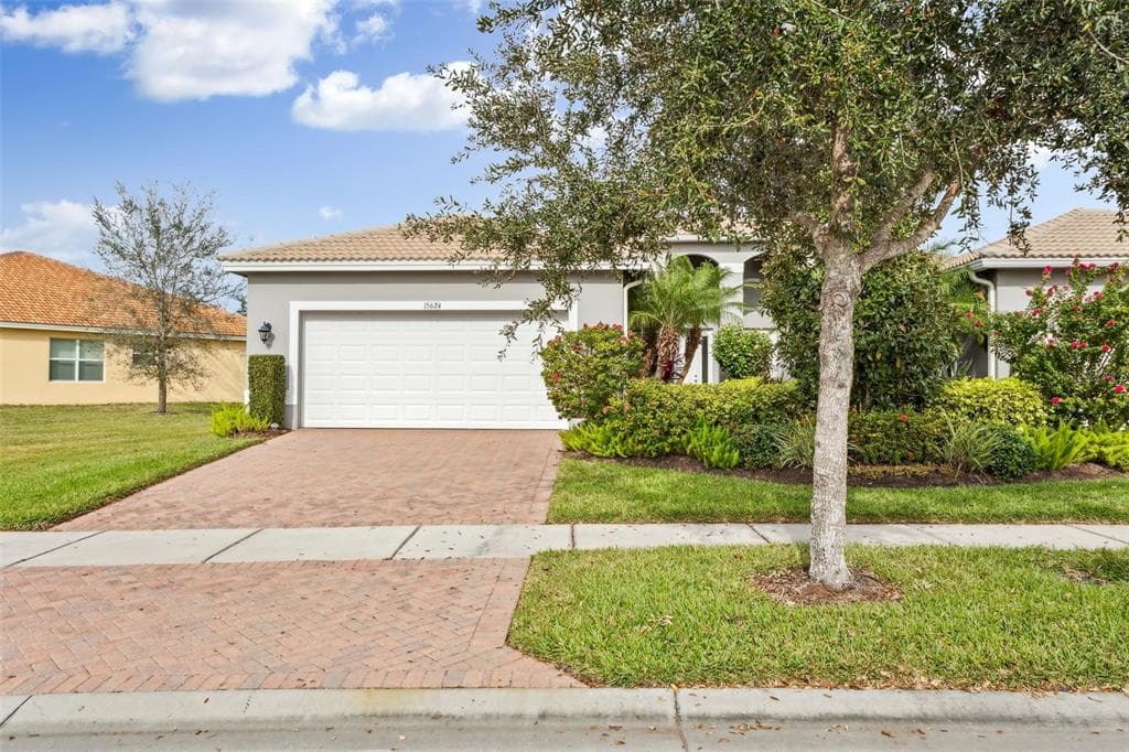 15624 AURORA LAKE CIRCLE WIMAUMA, FL 33598