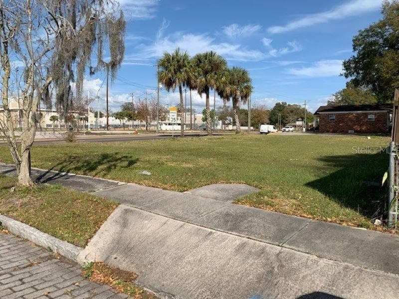211 E SLIGH AVENUE TAMPA, FL 33604
