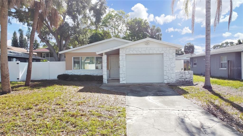 1750 MONTANA AVENUE NE ST PETERSBURG, FL 33703