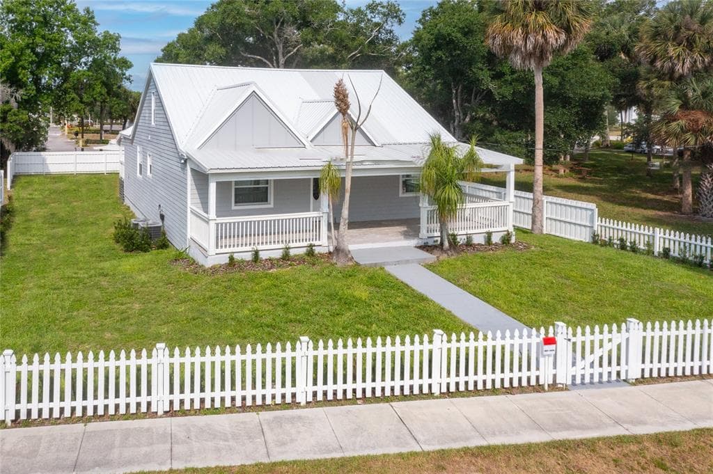 1720 MAGNOLIA STREET NEW SMYRNA BEACH, FL 32168