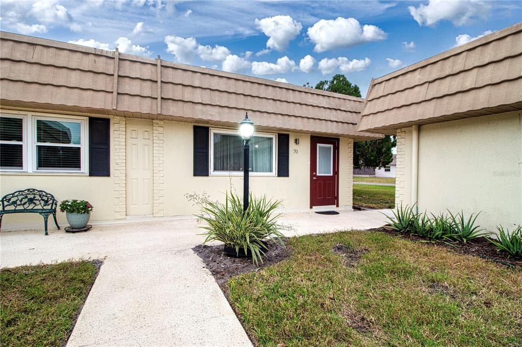 202 BEDFORD STREET UNIT 70 SUN CITY CENTER, FL 33573