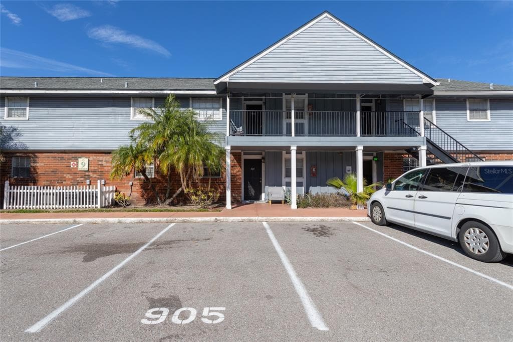 200 COUNTRY CLUB DRIVE UNIT 905 LARGO, FL 33771