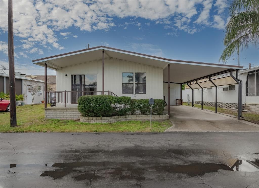 7174 40TH PLACE N UNIT 66