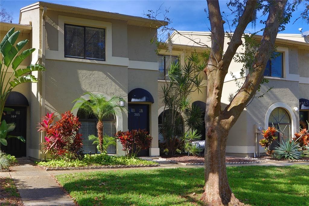 3590 WHISPERING OAKS LANE UNIT 5 PALM HARBOR, FL 34684