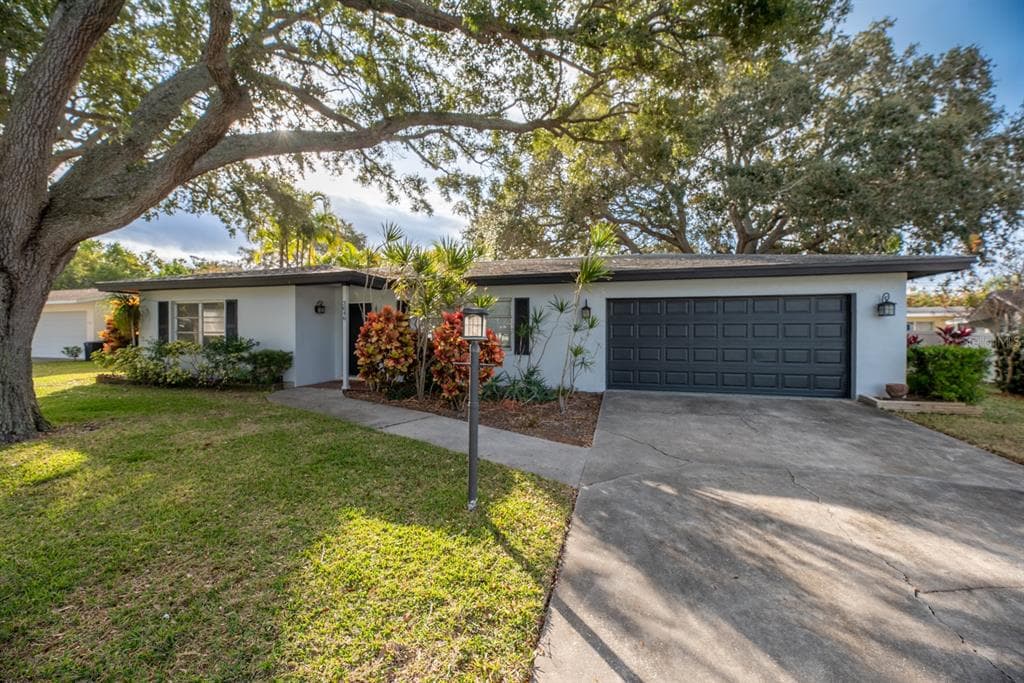 3046 DEL RIO DRIVE