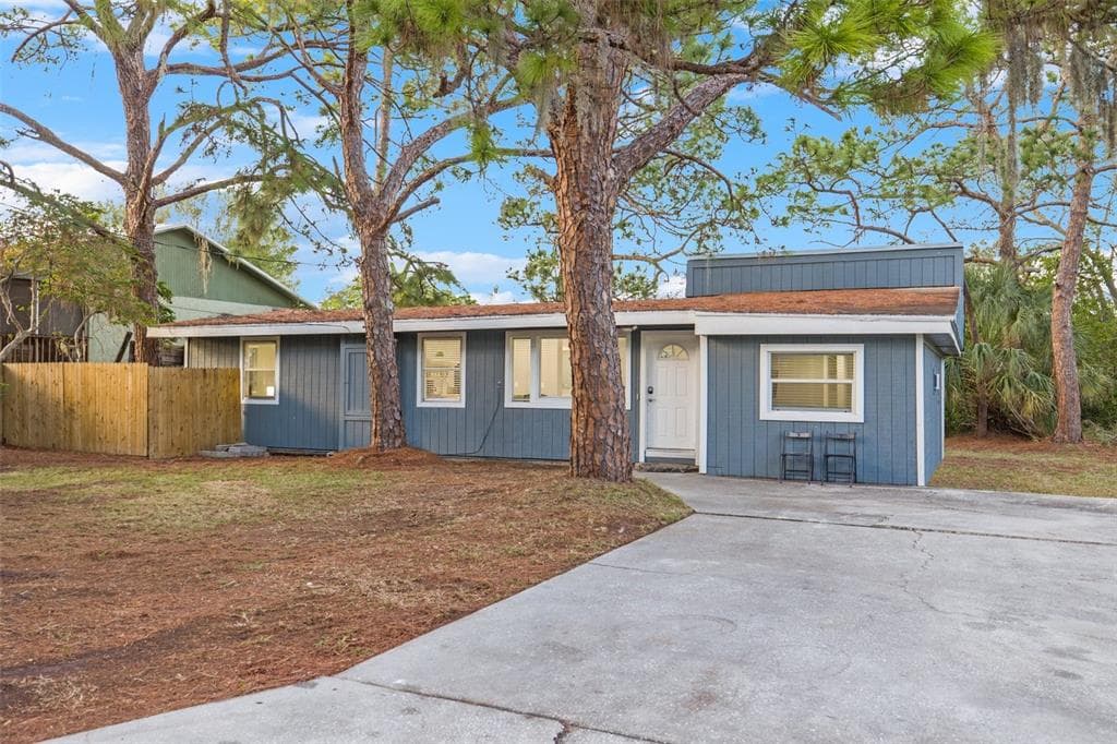 2398 PEMBROOK DRIVE CLEARWATER, FL 33764
