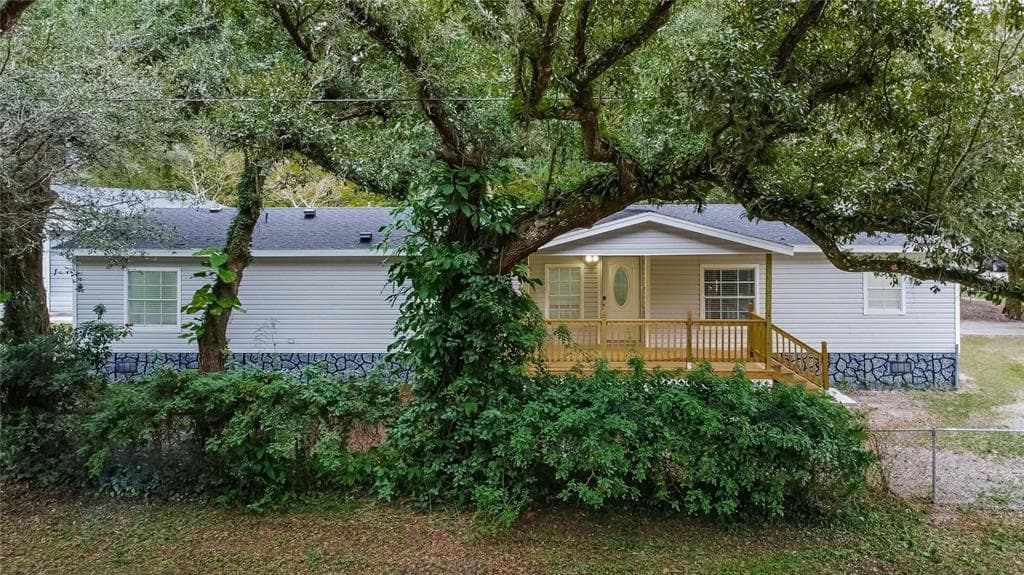 3002 E 148TH AVENUE LUTZ, FL 33559