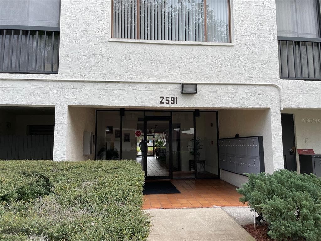 2591 COUNTRYSIDE BOULEVARD UNIT 5203 CLEARWATER, FL 33761