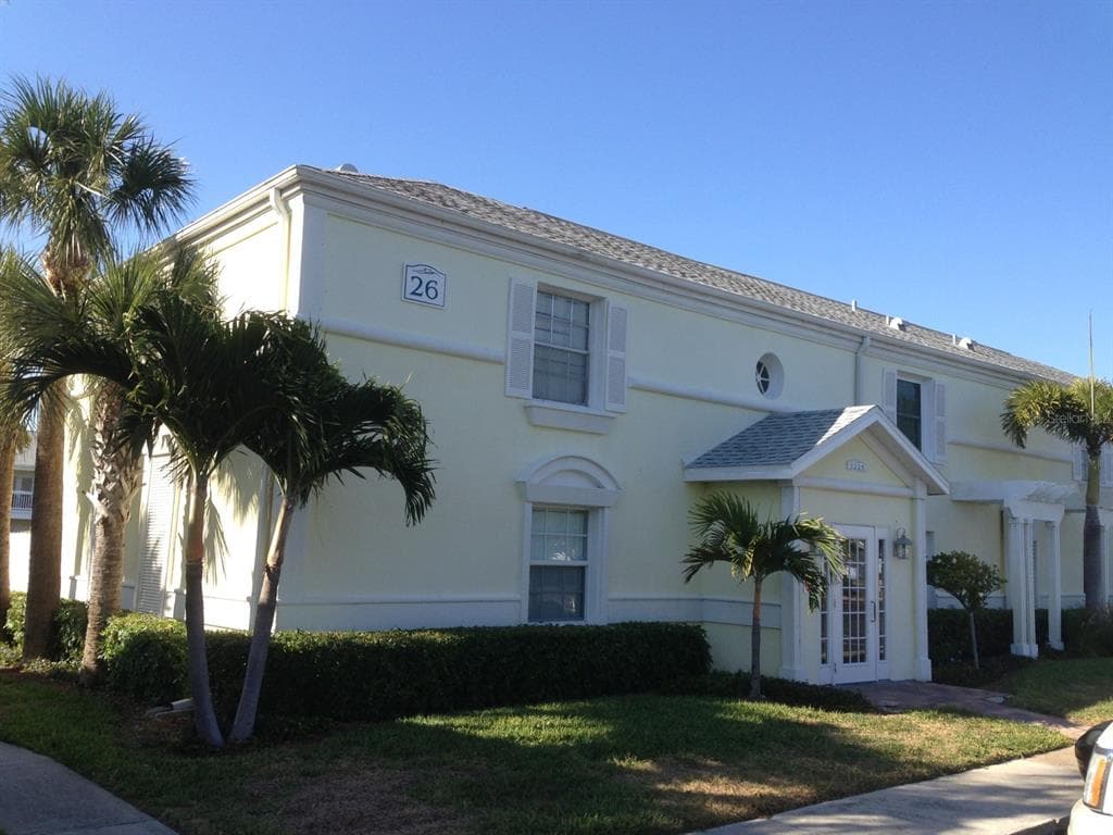 5225 COQUINA KEY DRIVE SE UNIT D ST PETERSBURG, FL 33705