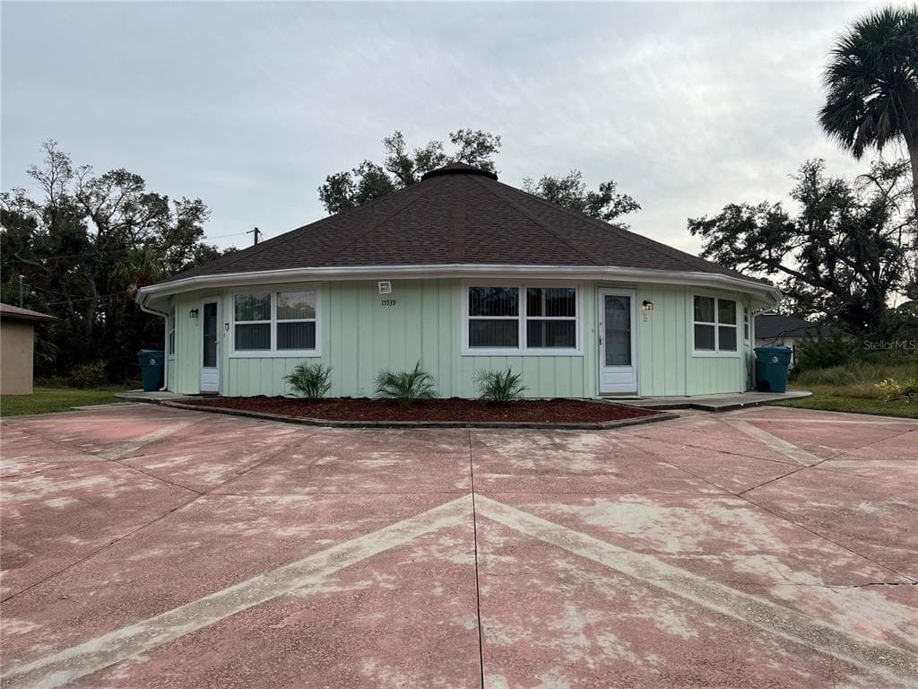 15539 CHAMBERLAIN BOULEVARD UNIT B PORT CHARLOTTE, FL 33953