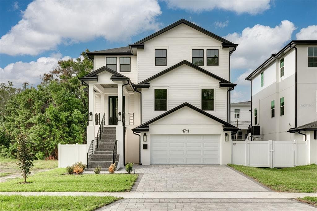 1711 MASSACHUSETTS AVENUE NE ST PETERSBURG, FL 33703