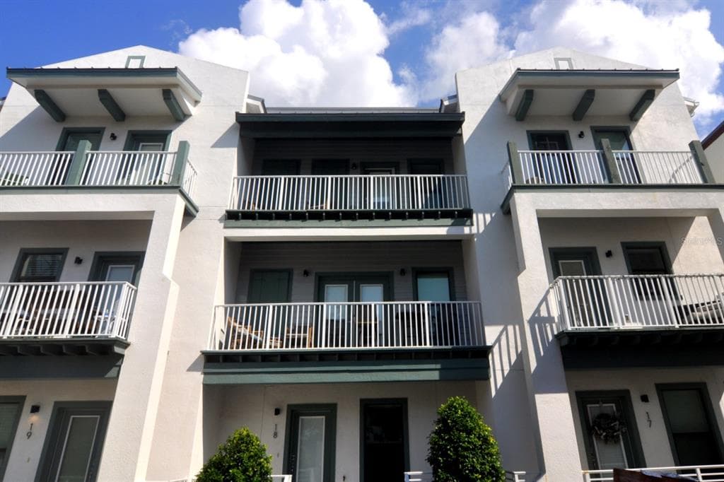 946 HIGHLAND AVENUE UNIT 18