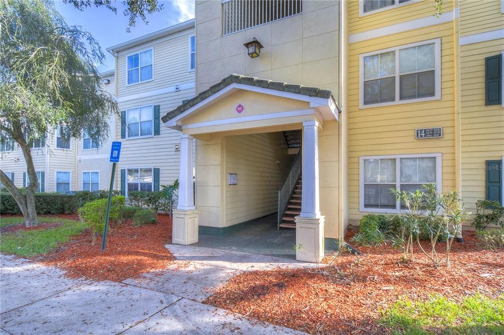 18139 BRIDLE BIT LANE UNIT 18139 TAMPA, FL 33647