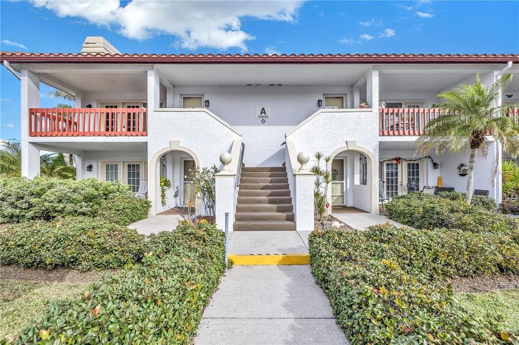 10650 VILLAGE DRIVE UNIT 201A SEMINOLE, FL 33772