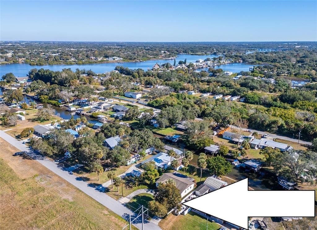 9938 PENINSULAR DRIVE GIBSONTON, FL 33534