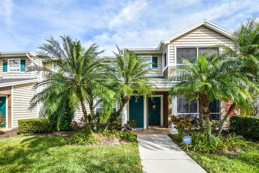 8923 MANOR LOOP UNIT 203 LAKEWOOD RANCH, FL 34202