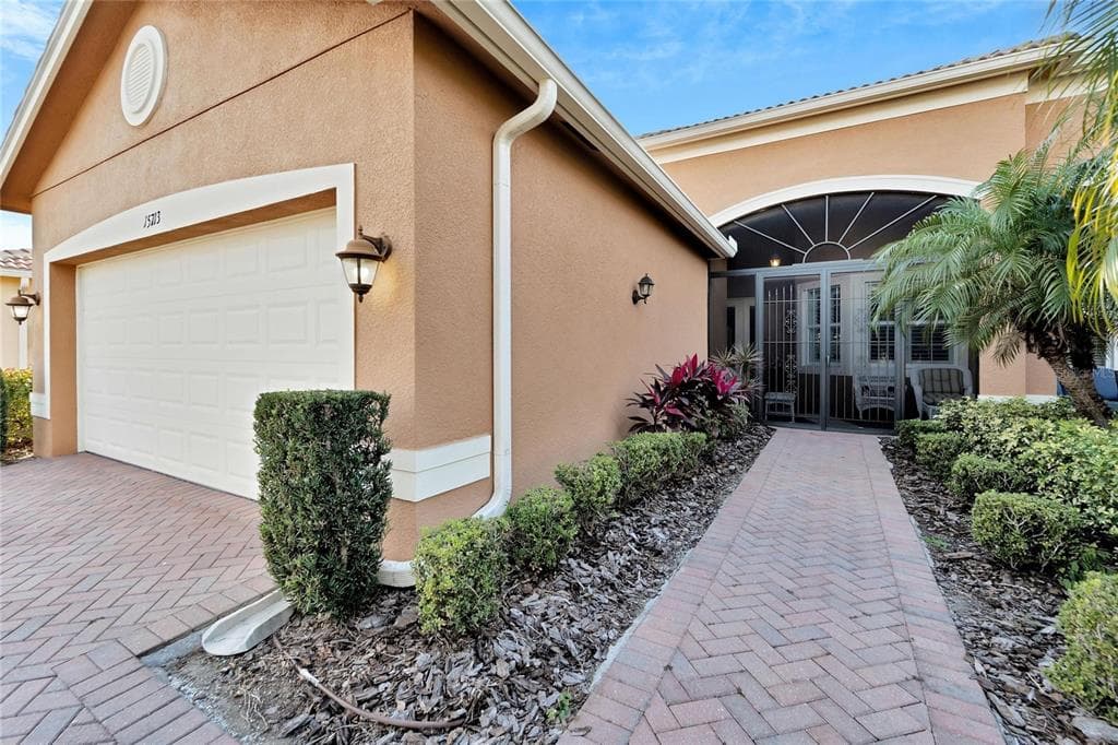 15713 AURORA LAKE CIRCLE WIMAUMA, FL 33598