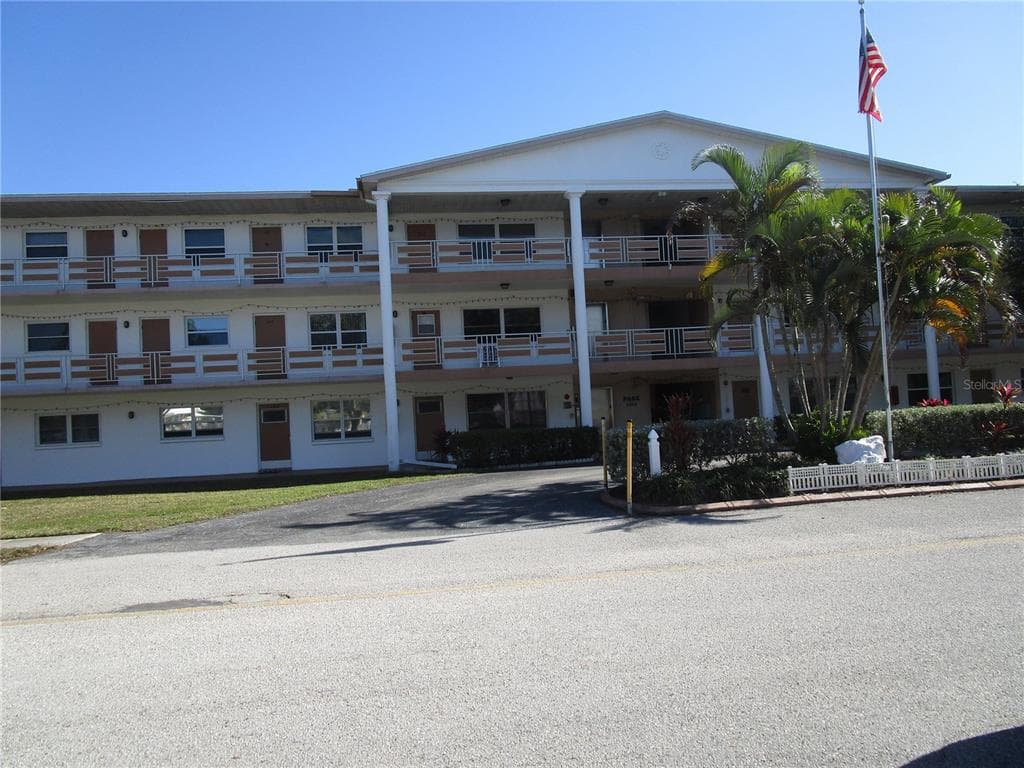 6015 19TH STREET N UNIT 208 ST PETERSBURG, FL 33714