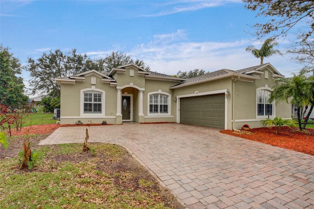 1198 LATTIMORE DRIVE CLERMONT, FL 34711