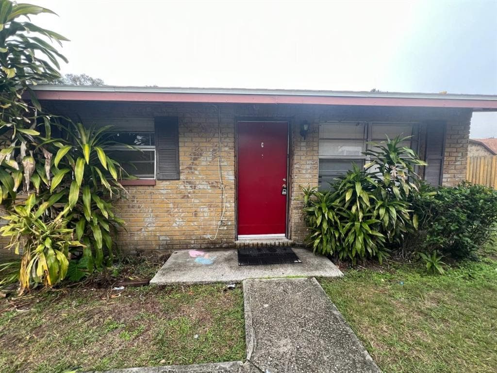 9406 EASTFIELD ROAD UNIT C THONOTOSASSA, FL 33592