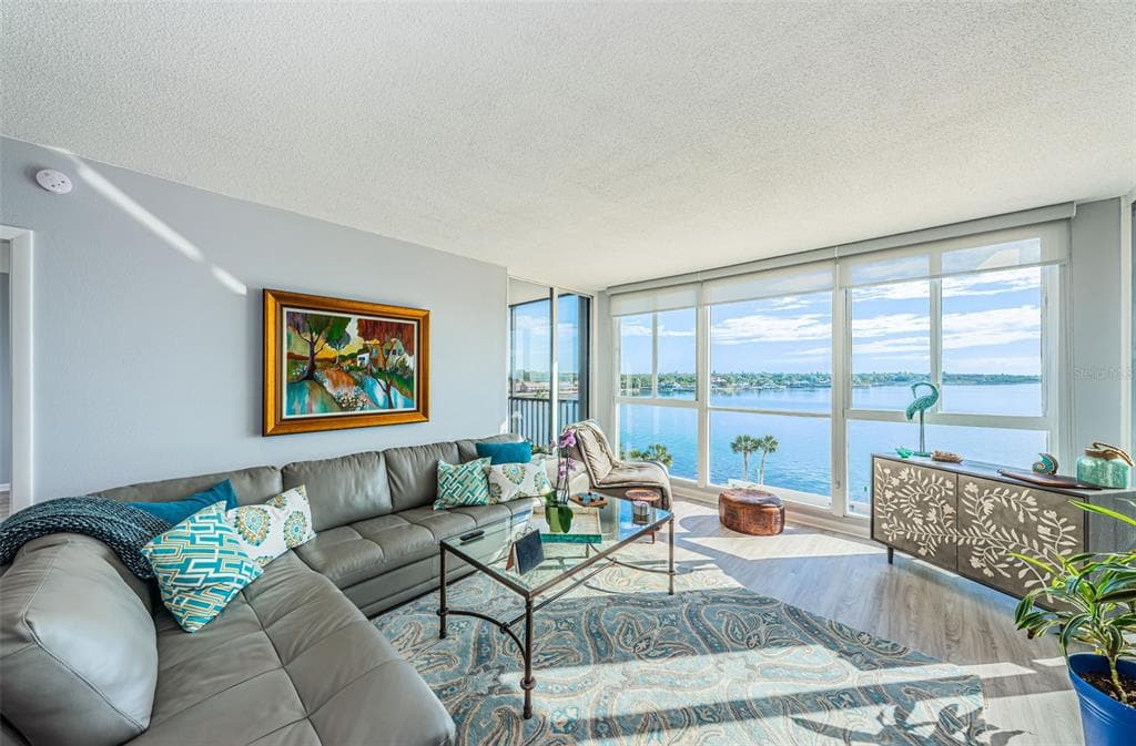 7100 SUNSHINE SKYWAY LANE S UNIT 605 ST PETERSBURG, FL 33711
