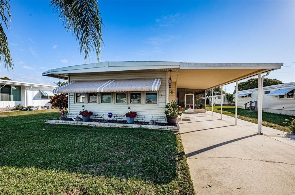 32 HARBOR WAY UNIT 4 PALM HARBOR, FL 34684