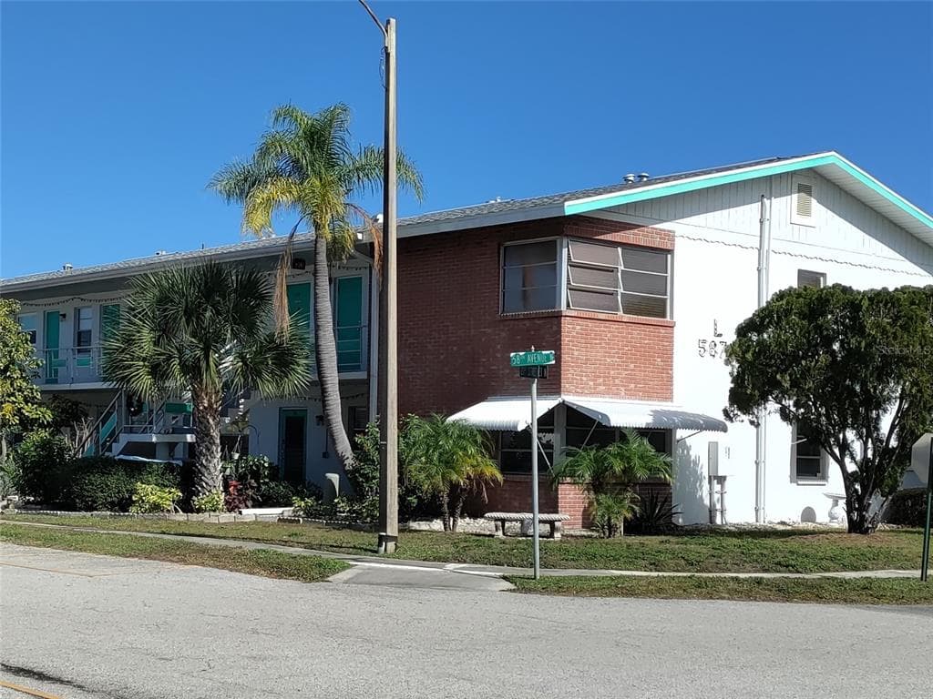 5875 21ST STREET N UNIT 9 ST PETERSBURG, FL 33714