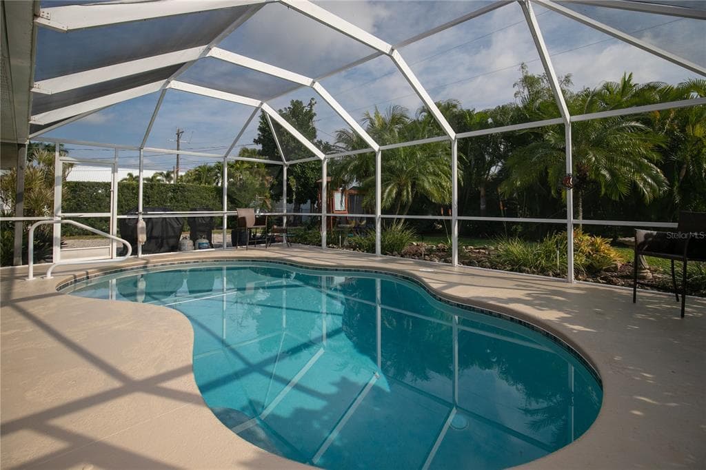 2705 SE 8TH PLACE CAPE CORAL, FL 33904