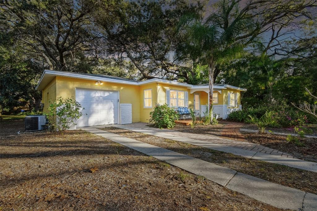 609 ORANGE AVENUE DUNEDIN, FL 34698