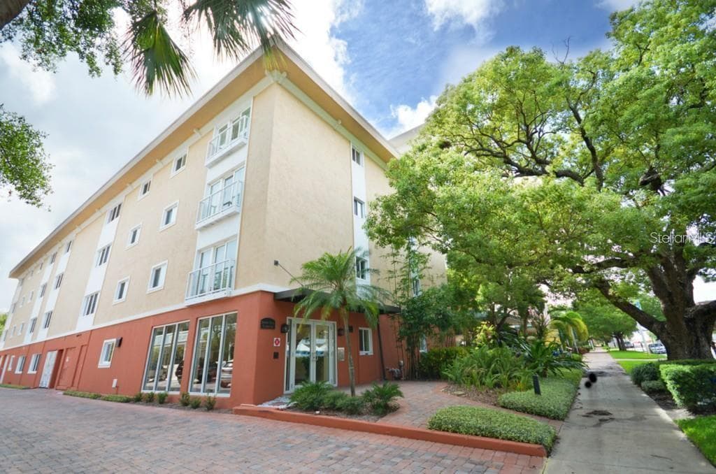 210 5TH AVENUE S UNIT 405 ST PETERSBURG, FL 33701