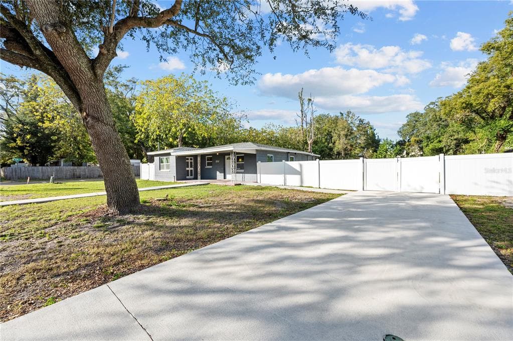 1702 E FRIERSON AVENUE TAMPA, FL 33610