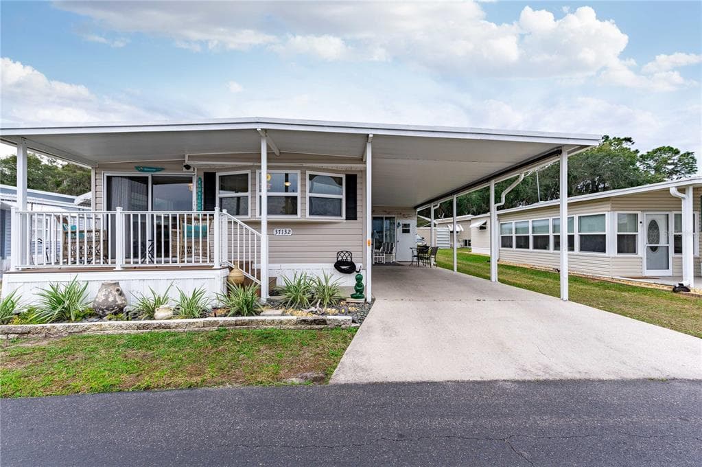 37132 LOIS AVENUE ZEPHYRHILLS, FL 33542
