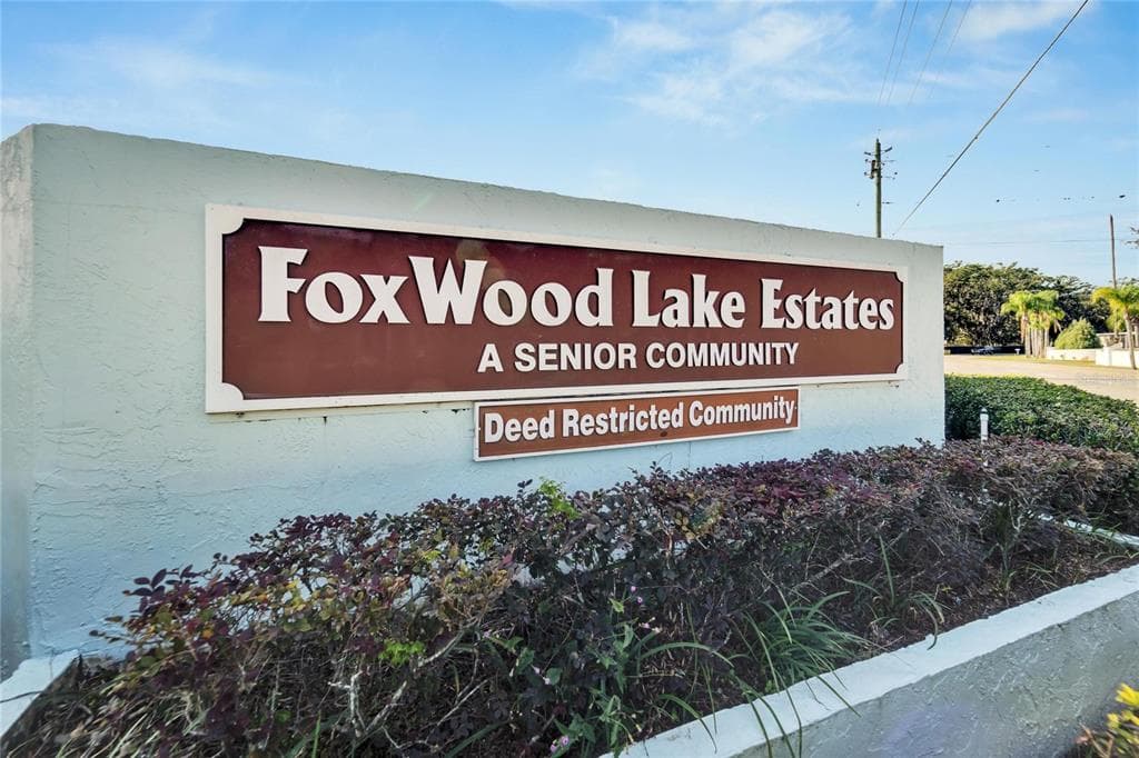 1714 SHERWOOD HILL DRIVE LAKELAND, FL 33810