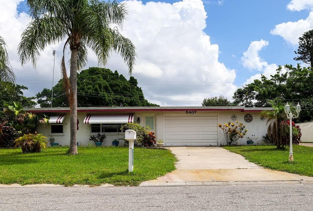 5407 6TH STREET E BRADENTON, FL 34203