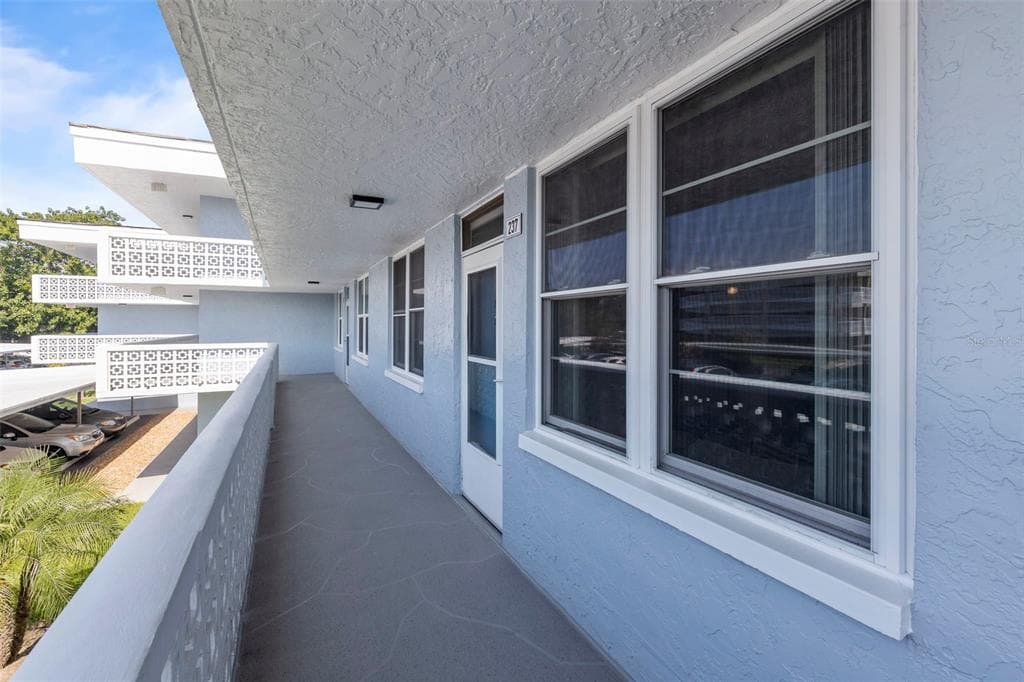 4880 LOCUST ST NE UNIT 237 ST PETERSBURG, FL 33703