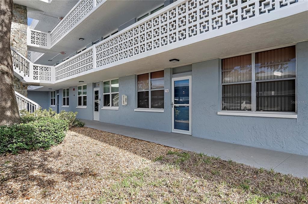 4895 BAY STREET NE UNIT 116 ST PETERSBURG, FL 33703