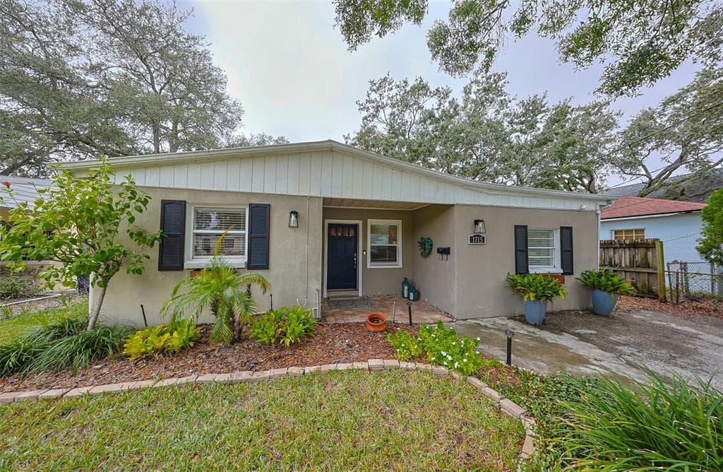 1715 S HUBERT AVENUE TAMPA, FL 33629