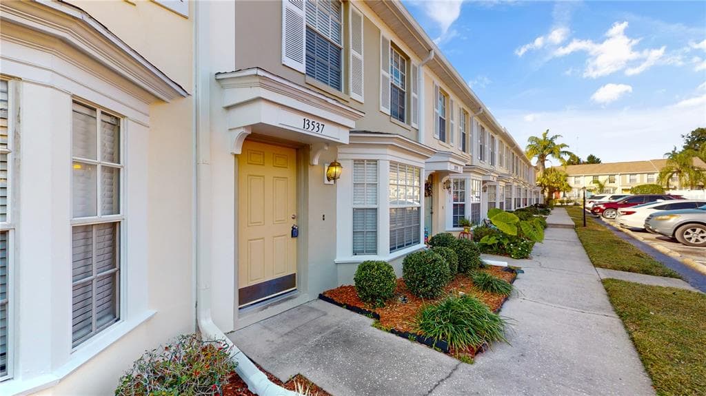 13537 EMBASSY PARK COURT DADE CITY, FL 33525
