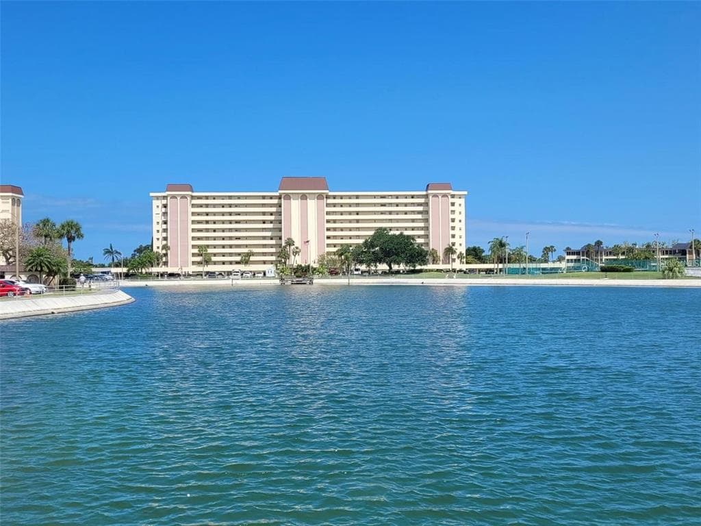 4725 COVE CIRCLE UNIT 201 ST PETERSBURG, FL 33708
