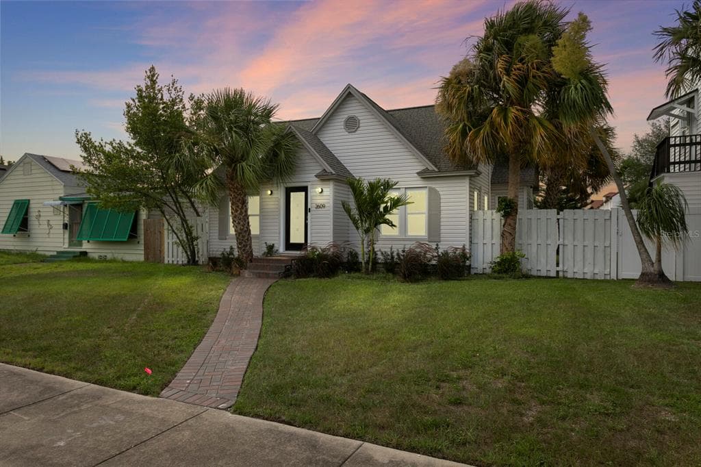 2609 DARTMOUTH AVENUE N ST PETERSBURG, FL 33713