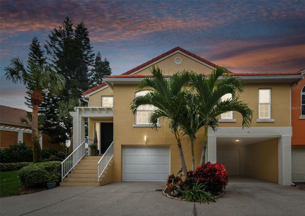 16 CRESCENT PLACE S ST PETERSBURG, FL 33711