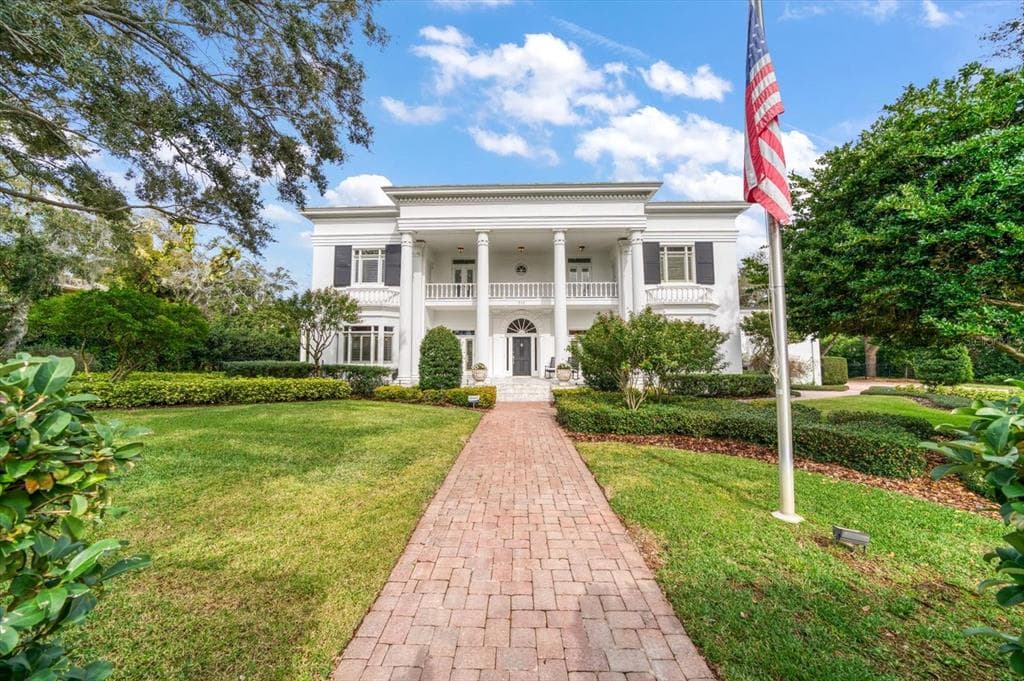 312 EASTLEIGH DRIVE BELLEAIR, FL 33756