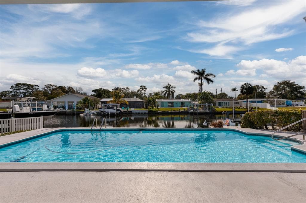 9325 1ST STREET NE ST PETERSBURG, FL 33702