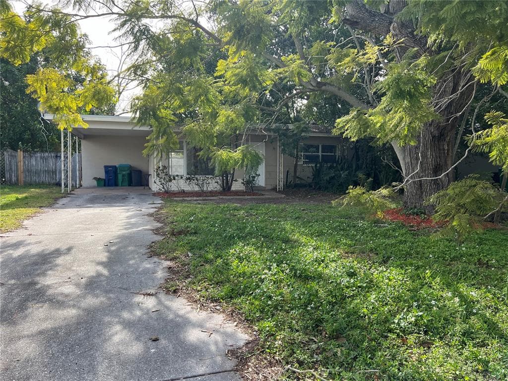 10932 VILLAGE GREEN AVENUE SEMINOLE, FL 33772